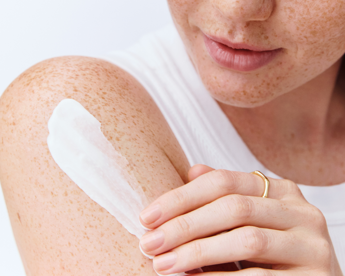 AHA/BHA Renewing Body Cream Action Image